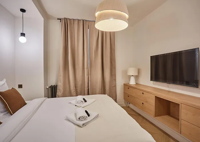 Superb Ac Center Of Le Marais