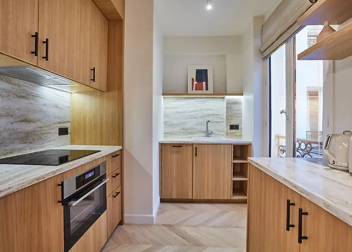 Superb Ac Center Of Le Marais