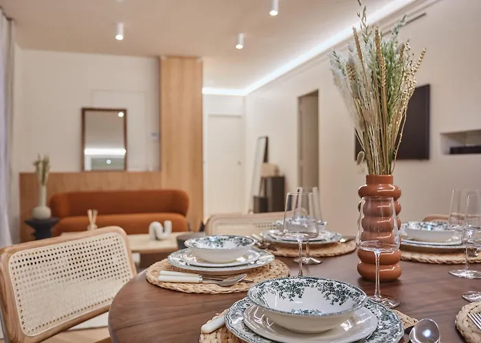 Superb Ac Center Of Le Marais