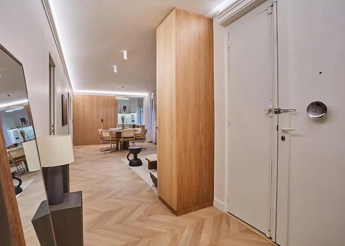 Superb Ac Center Of Le Marais