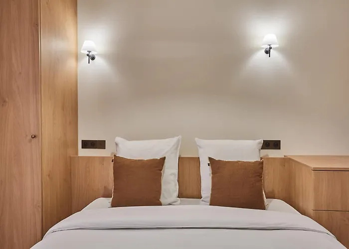 Superb Ac Center Of Le Marais